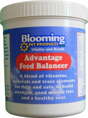 BLOOMING Advantage Feed Balancer - pełnowartościowy dodatek mineralno - witaminowy, bilansujący dietę psów i kotów 600 g